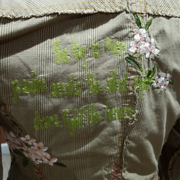 Inspirational embroidered jacket - Picture 6 of 6